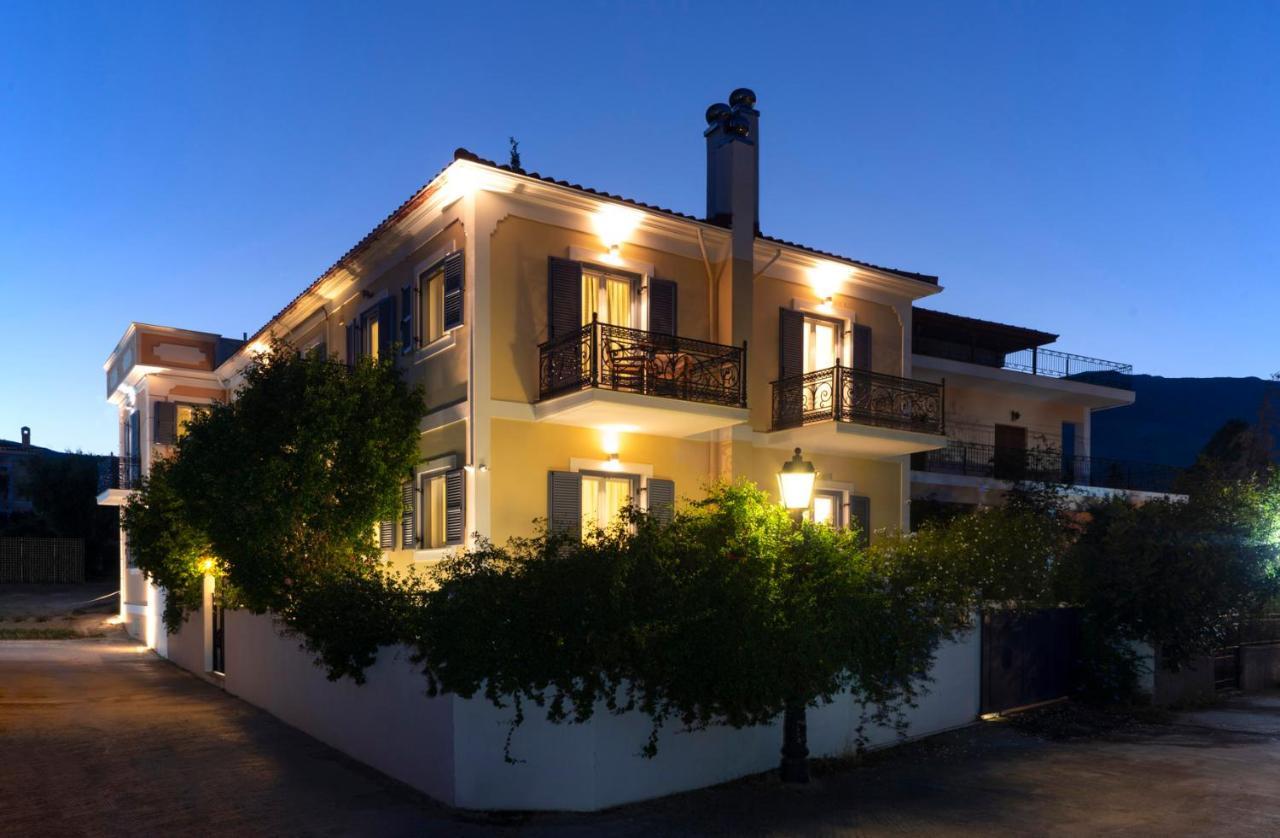 Nautilus Luxury Suites Galaxidi Exterior photo