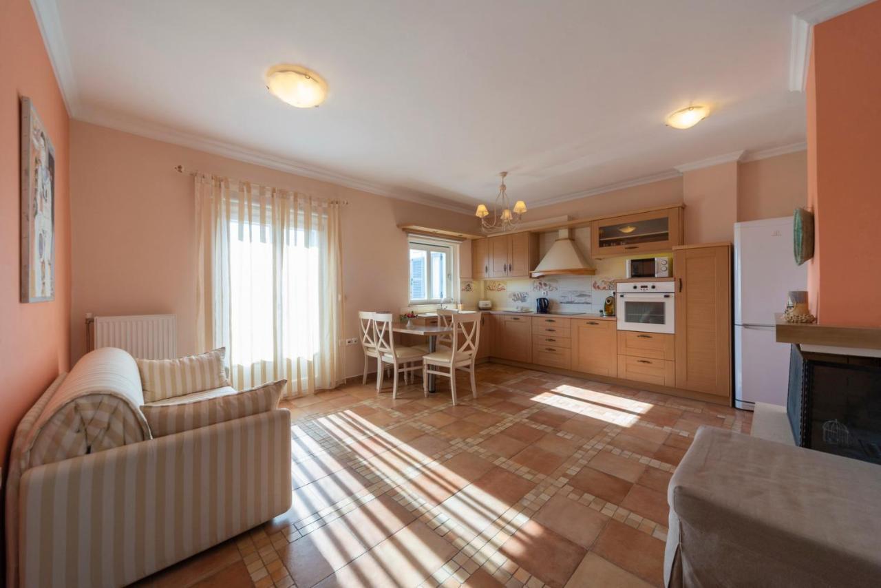 Nautilus Luxury Suites Galaxidi Exterior photo