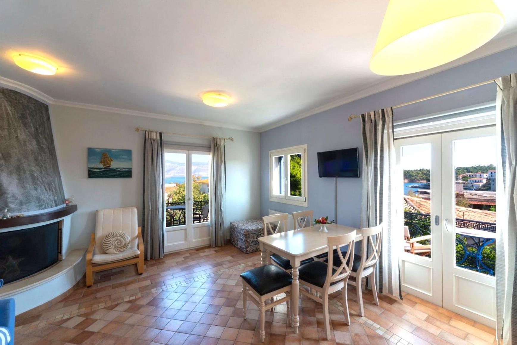Nautilus Luxury Suites Galaxidi Exterior photo