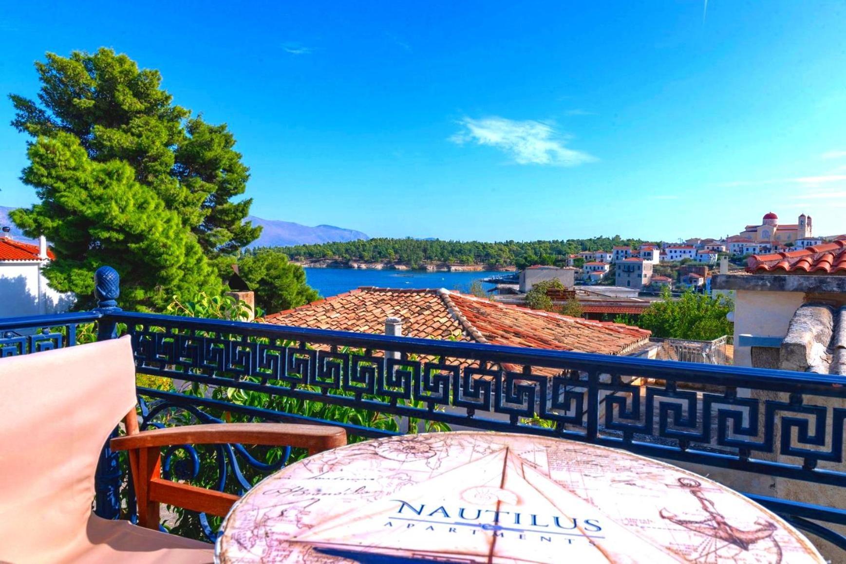 Nautilus Luxury Suites Galaxidi Exterior photo